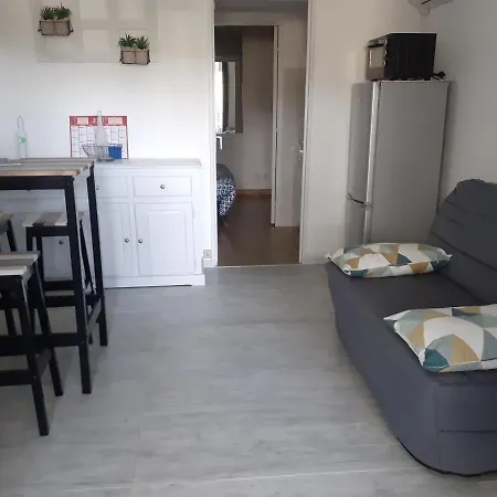 Apt 2 Pieces Rdc Grande Terrasse 아파트 *