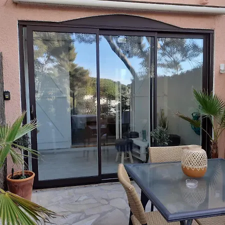 Apt 2 Pieces Rdc Grande Terrasse 아파트 *